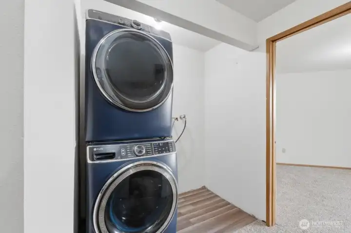 Laundry With Washer & Dryer For Buyers