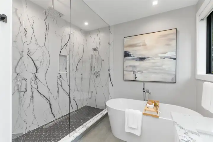 Double Shower & Luxurious Soaking Tub