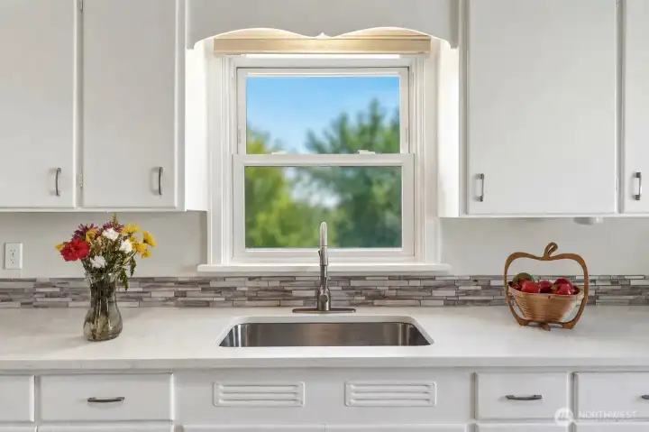 23 Kitchen with new quartz countertops