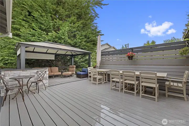 Trex Deck back patio with covered seating area