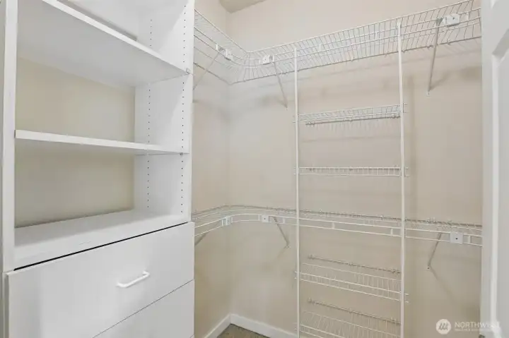 WI Closet w/Organizer