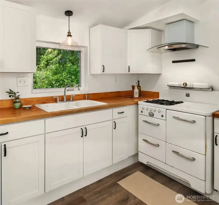 The thoughtful lay-out and construction of the home allows for effortless living which is a delight in this hustle and bustle world.