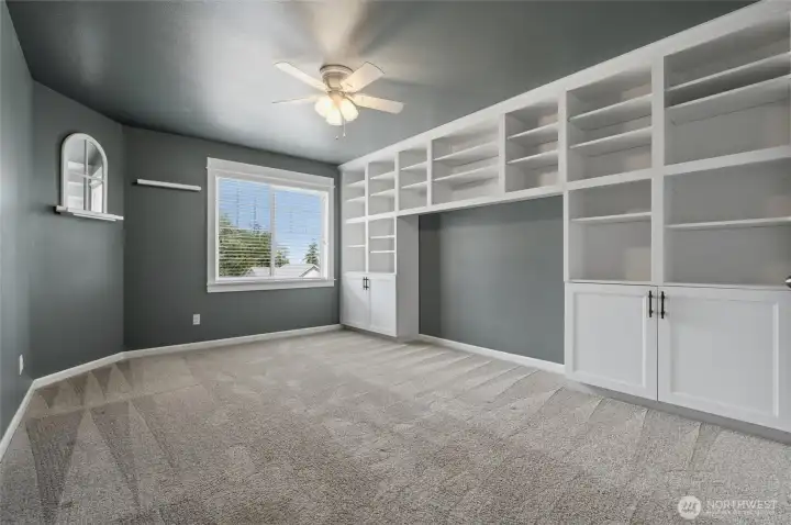 Guest bedroom or den/library/office.