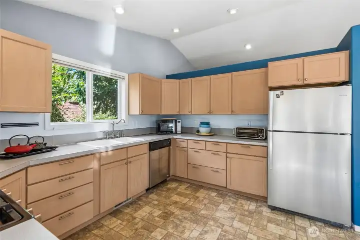 Open Concept Eat-in Kitchen Open Concept Eat-in Kitchen