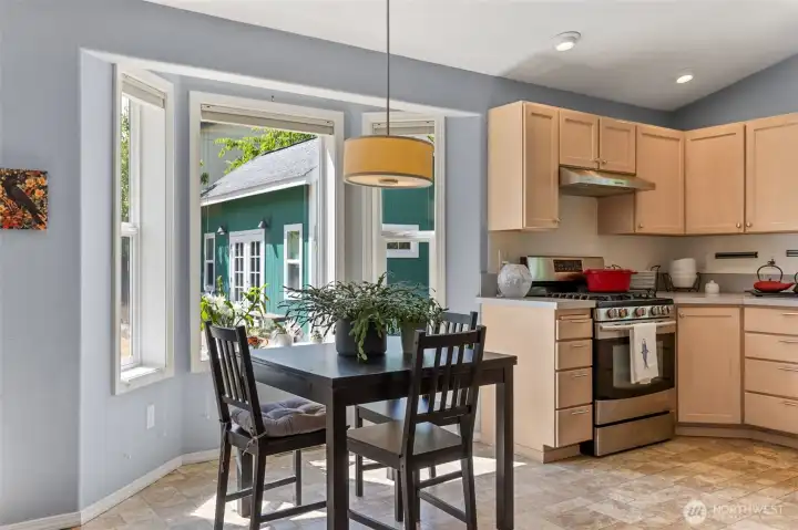 Open Concept Eat-in Kitchen Open Concept Eat-in Kitchen