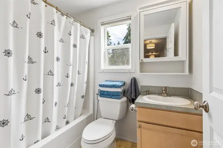 Full Guest Bathroom Full Guest Bathroom