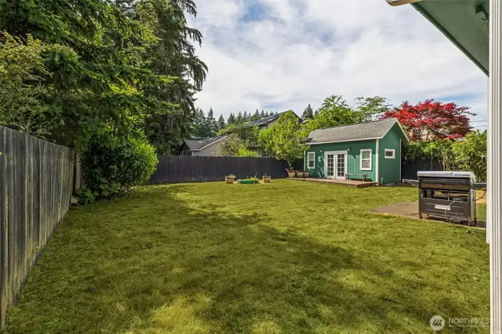 Huge Fully-fenced Backyard with Endless Potential Huge Fully-fenced Backyard with Endless Potential