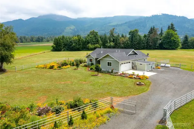 Welcome to this like-new, custom-built home by Chuck Handy on 5 fully usable acres.