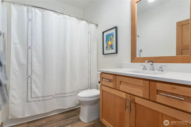 Full guest or 2nd bathroom