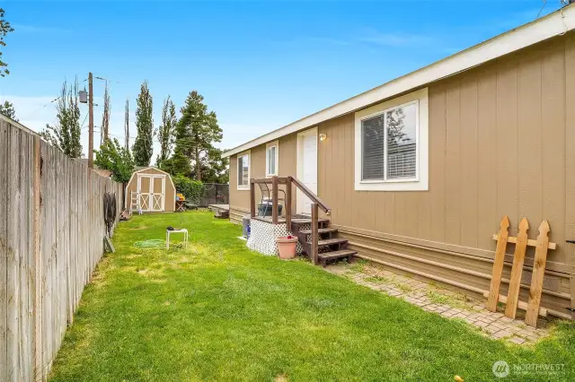 On the left side of the home, you'll enjoy the side kitchen entrance to the home. The watering system is on this side.