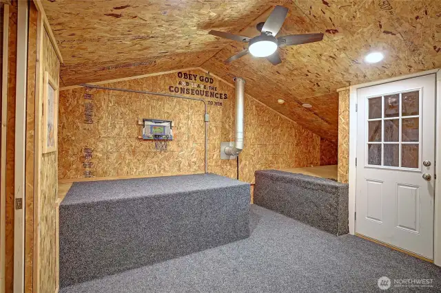 Upstairs loft, bonus area.