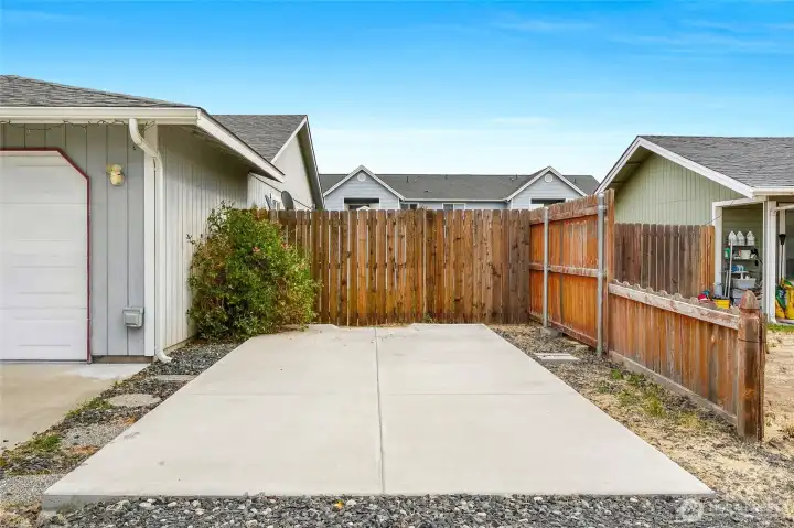 The level RV parking area is perfect for a trailer or 5th wheel. No need to rent storage for that!