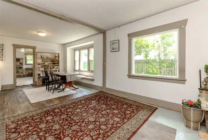 The decorative feature in this room is not structural but only for looks.