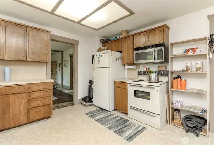 Large Kitchen with all appliances staying