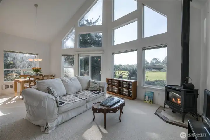 Bright and cozy, open concept