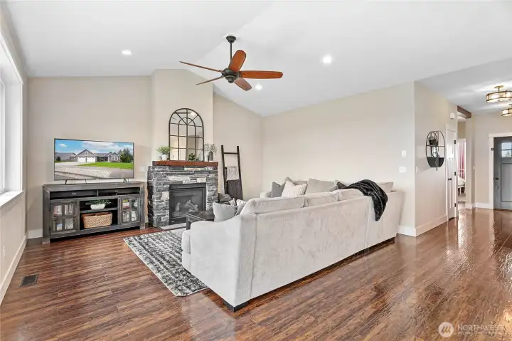 Did we mention FORCED AIR furnace with AC? Evenly distributed heating & cooling - hot commodity these days