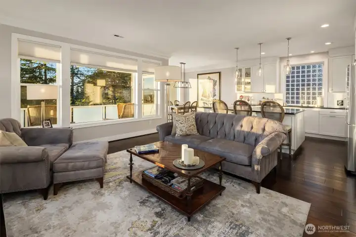 The natural light throughout the great room is perfection!