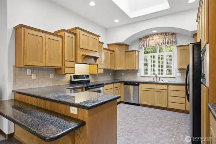 Open Ktichen and Room to Cook