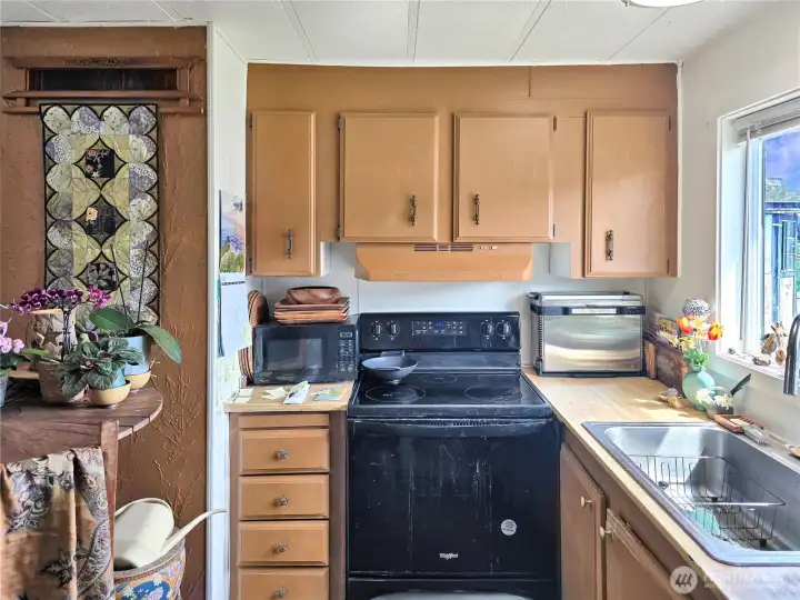 Warm tone cabinets and newer appliances