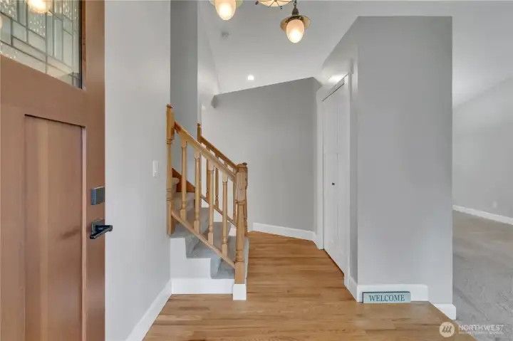 Warm hardwood flooring & decorative Oak banister Warm hardwood flooring & decorative Oak banister