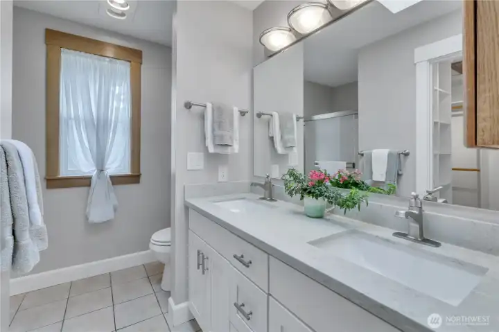 Ensuite - double sinks, tile flooring, 3/4 bath Ensuite - double sinks, tile flooring, 3/4 bath