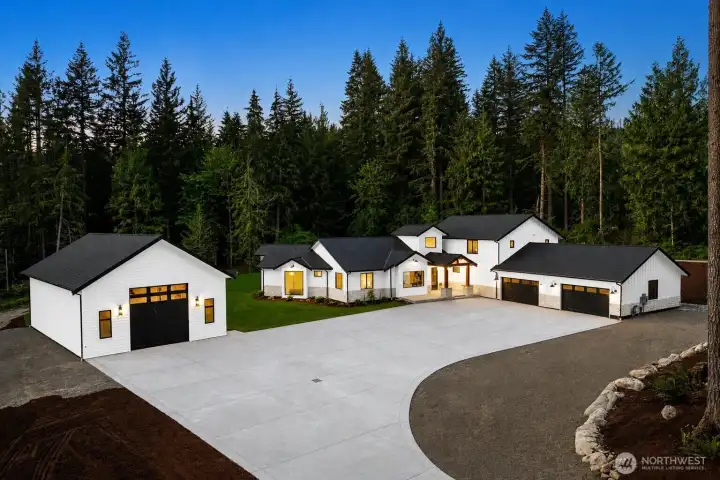 Welcome to this beautiful brand new custom home built by VB Homes Inc. Welcome to this beautiful brand new custom home built by VB Homes Inc.