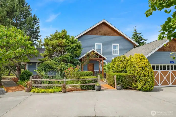 Water features welcome you and your VRBO guests, creating a tranquil retreat surrounded by beautifully landscaped grounds. Water features welcome you and your VRBO guests, creating a tranquil retreat surrounded by beautifully landscaped grounds.