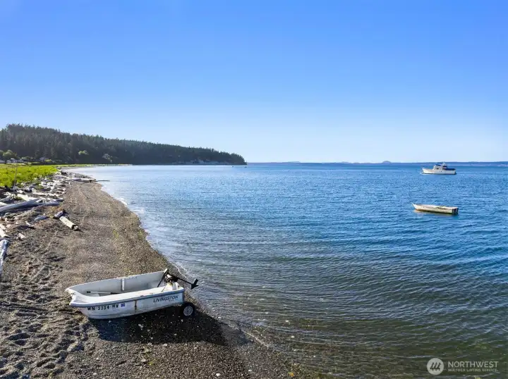 Perhaps you'll spend the afternoon fishing or setting crab pots before returning to your private waterfront retreat to enjoy the fresh catch of the day at an evening barbecue. Perhaps you'll spend the afternoon fishing or setting crab pots before returning to your private waterfront retreat to enjoy the fresh catch of the day at an evening barbecue.