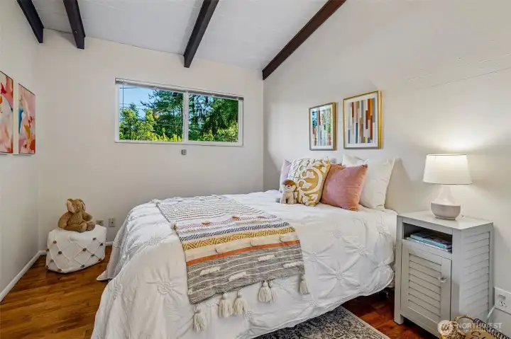 Common Bedroom #1 - Continued Vaulted Ceilings w/ Hrdwds Common Bedroom #1 - Continued Vaulted Ceilings w/ Hrdwds