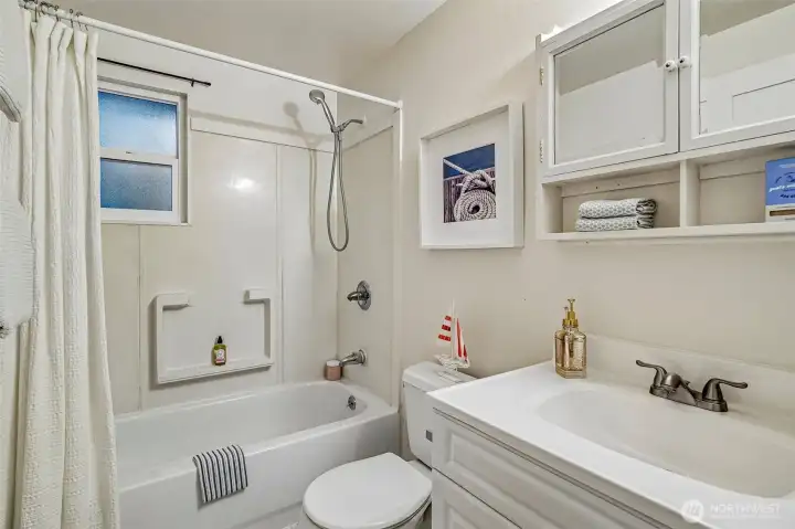 Full Bathroom Full Bathroom
