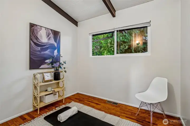 Common Bedroom #3 - Continued Vaulted Ceilings w/ Hrdwds Common Bedroom #3 - Continued Vaulted Ceilings w/ Hrdwds