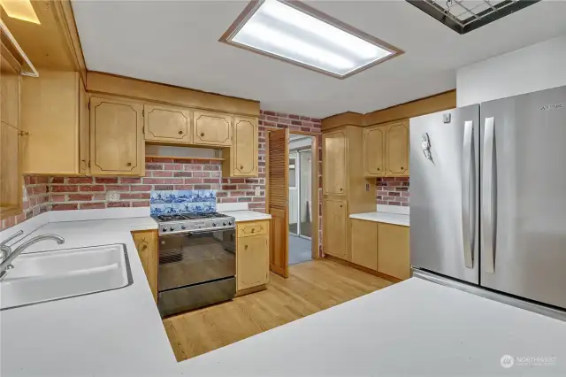 Kitchen w/newer fridge