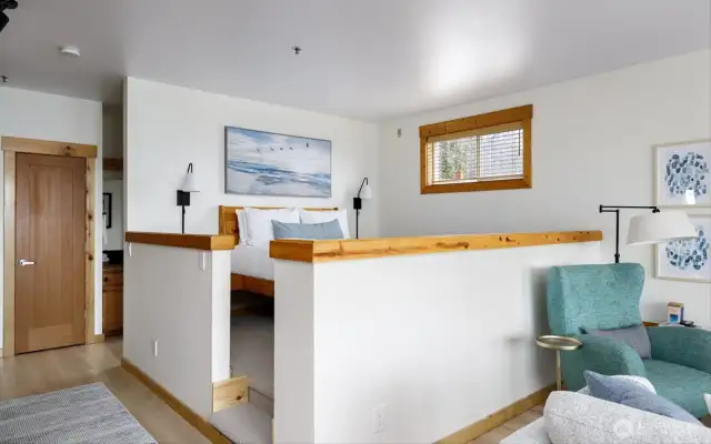 Studio Layout - Elevated Bed