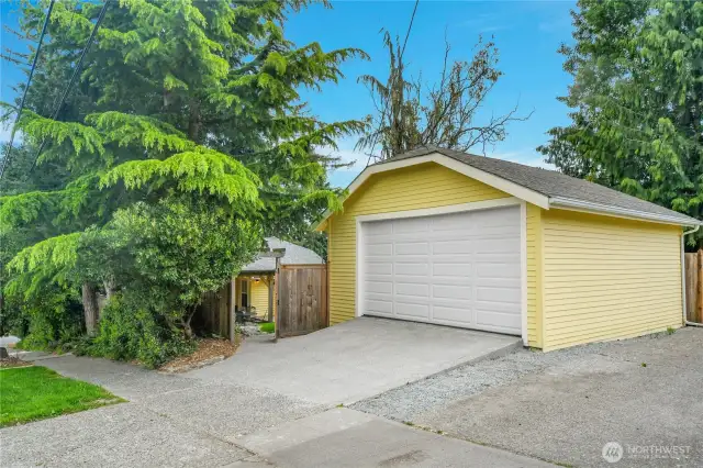 440 sqft garage space adjacent the alley.