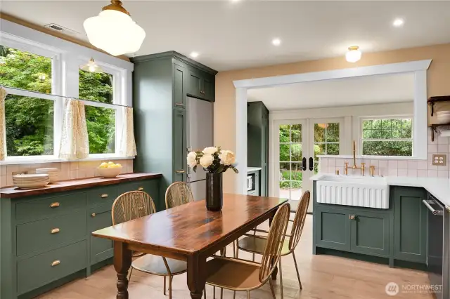 Explore the thoughtful cabinet design, including the pull out next to the fridge. Optimal use of space!