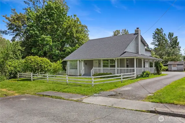 This charming duplex is on a quiet dead end street in a great neighborhood.