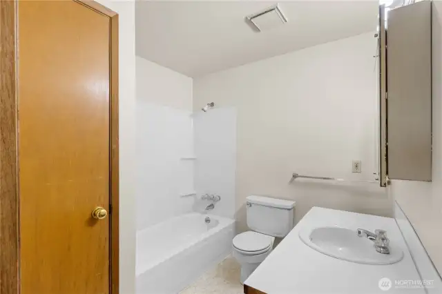 The full bathroom in Unit B.