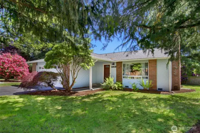 This Classic Rambler is ready to be your new home!