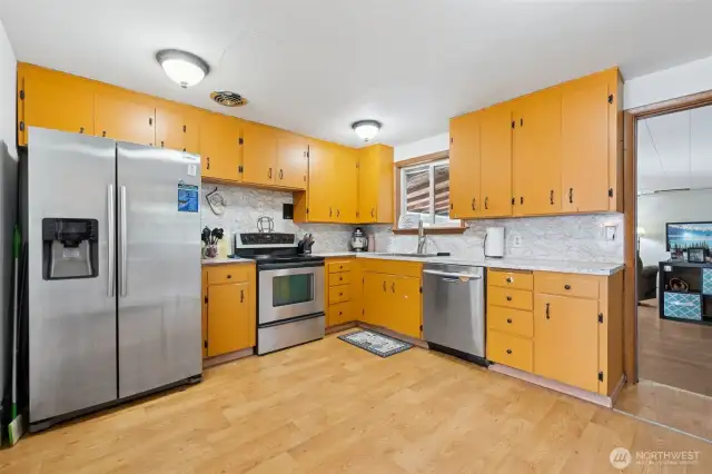 Huge kitchen!