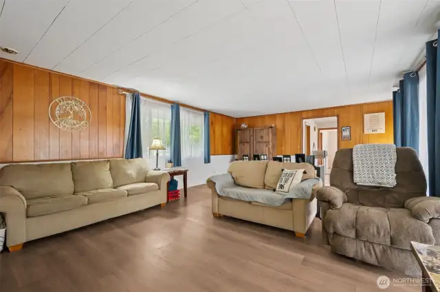 Very spacious living room