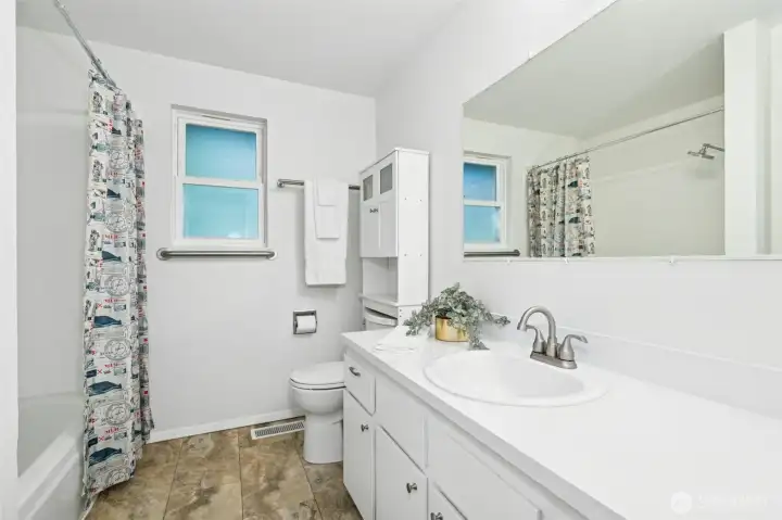 Fresh and airy full bath with neutral finishes.