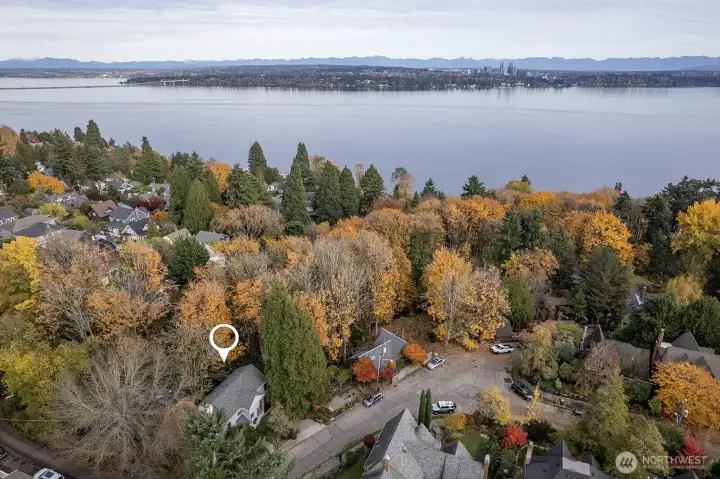 Fantastic Madrona location, just 3 blocks from Lake Washington.