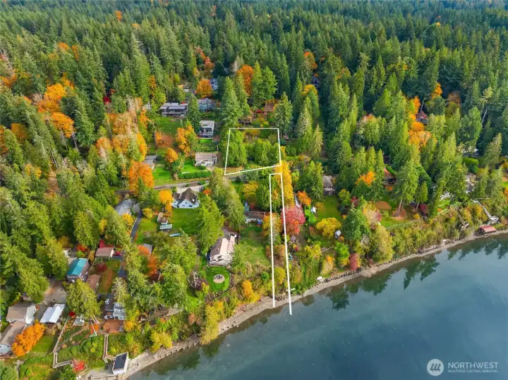 From this aerial view you can see where the 15' flag lot to the beach ends in a charming bulkheaded picnic area.