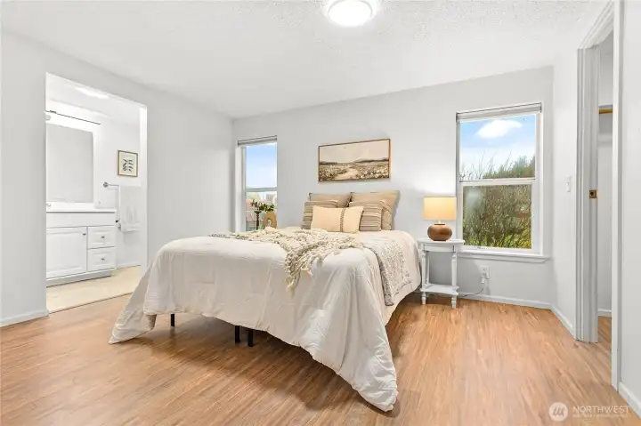 Owner's suite just off kitchen w/ensuite bath & walk-in closet