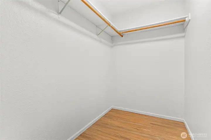 Ensuite walk-in closet