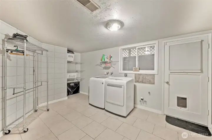 Lower level laundry