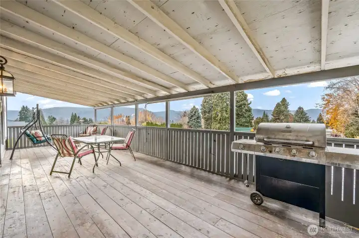 Upper level deck off living space