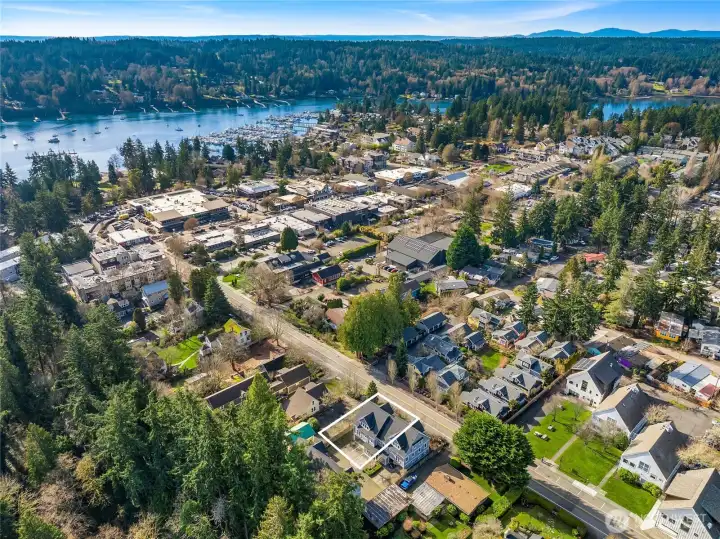 View from above shows proximity to downtown Winslow (property boundaries are approximate).