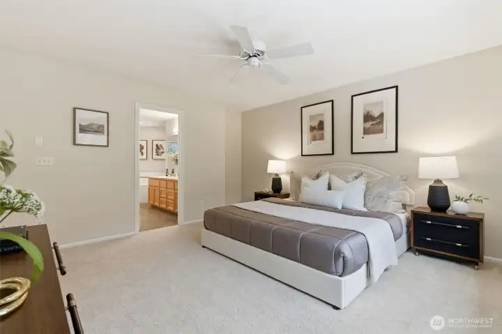 Large room fits king size bed