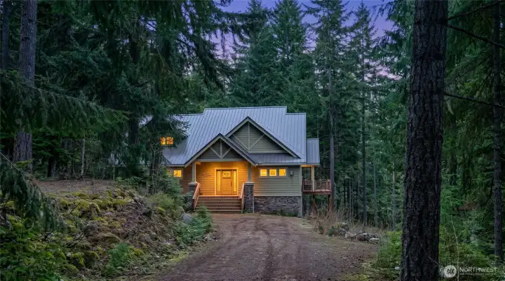 Designed for an active outdoor lifestyle, this property is ideally situated for enjoying nearby Lake Kachess, trails, and mountain scenery in every season.